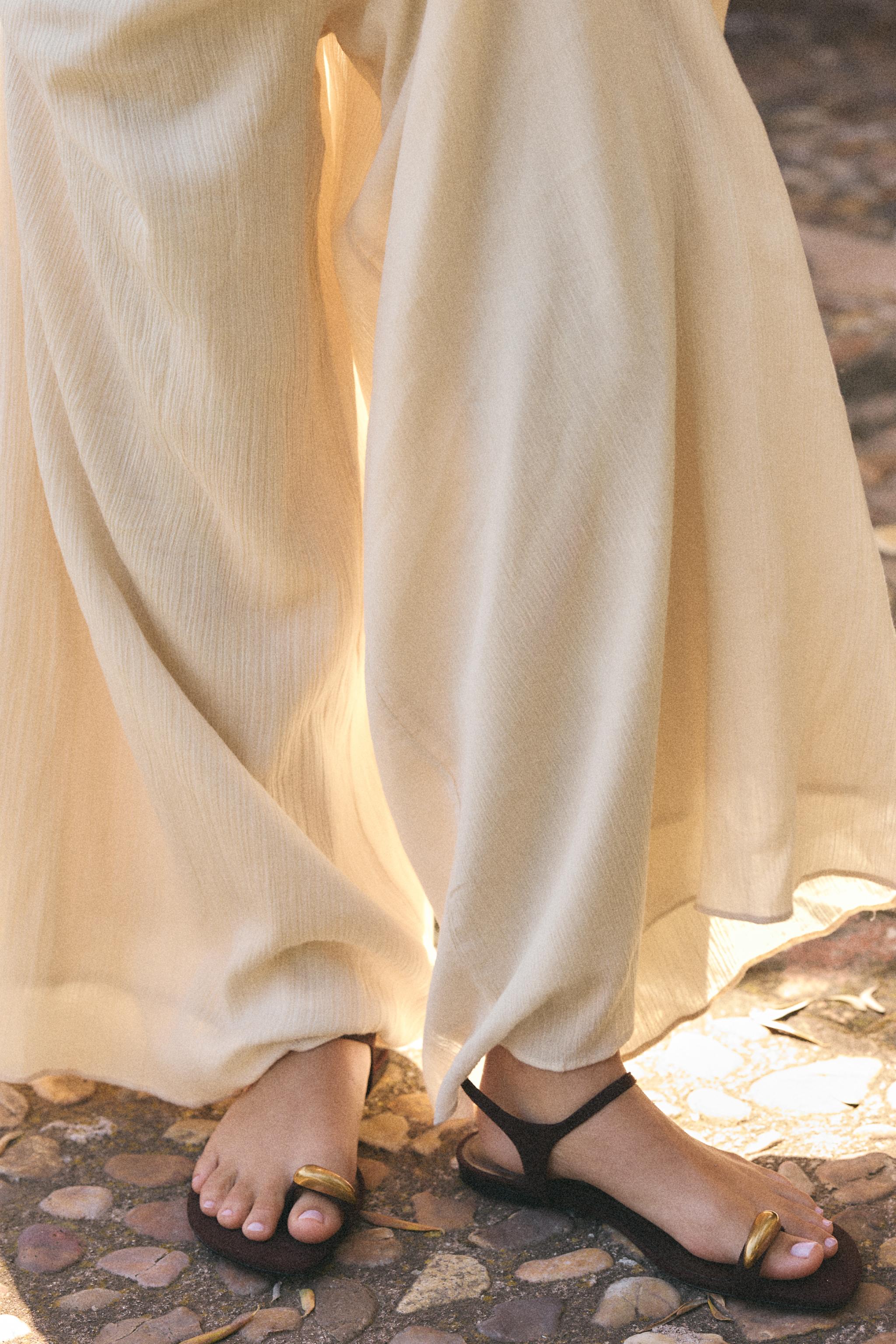 METALLIC DETAIL SANDALS